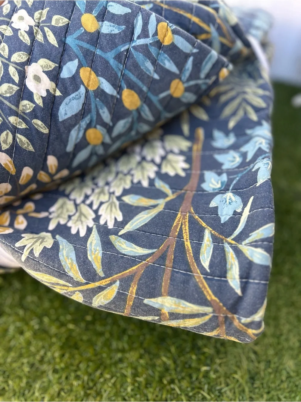 LEVTEX HOME ENGLISH FOREST TWIN QUILT SET COLOR: navy new